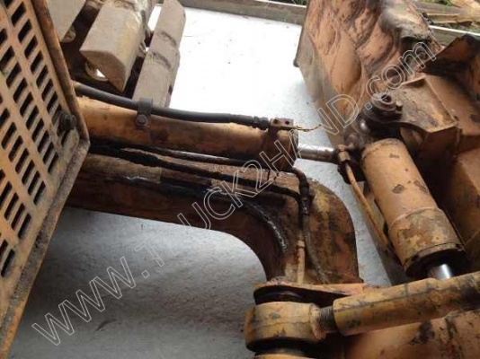 รถแทร็กเตอร์ ยี่ห้อ KOMATSU รุ่น D2-5 รถแทร็กเตอร์ ยี่ห้อ KOMATSU รุ่น D2-5