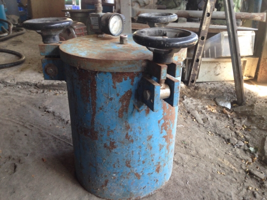 ขายเก็บลมถังพ่นสี สภาพดีเหล็กหนา มีหลายใบครับ