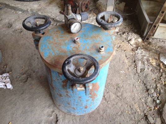 ขายเก็บลมถังพ่นสี สภาพดีเหล็กหนา มีหลายใบครับ