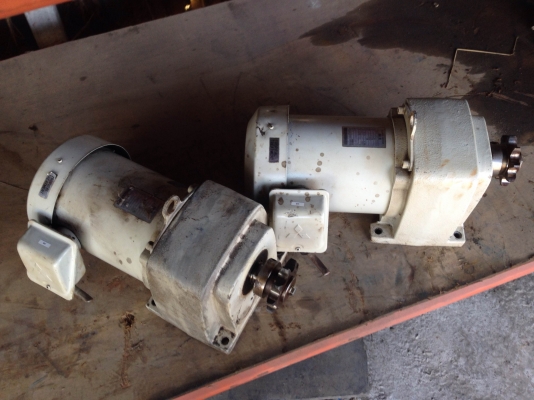 ขายมอเตอร์เกียร์ Mitsubishi 2 HP. 380 V อัตราทด 1:50 เพลาออกขนาด 32 mm. สภาพสวย วิ่งนิ่ม มี 4 ตัวครับ