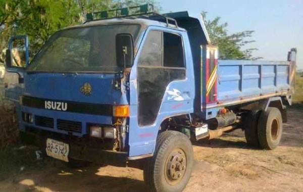 ***ขายแล้วครับขอบคุณ Truck2hand ขาย6ล้อดั๊มดิน 115ประกอบ NPR59L 4BD1 115แรง เครื่องแน่นแรงดี ช่วงล่างใหญ่F หน้า-หลัง คัสซีดี กระบะดั๊มเหล็ก5ตันยิงหน้ายาว3.60ม.สภาพดี พื้นดีข้างดี หัวเก๋งดีภายในคอนโซลดี เกียร์สั้น พ.พาวเวอร์ ยาง8.25 ดี6เส้น รถใช้งานทุกวัน ***ขายแล้วครับขอบคุณ Truck2hand ขาย6ล้อดั๊มดิน 115ประกอบ NPR59L 4BD1 115แรง เครื่องแน่นแรงดี ช่วงล่างใหญ่F หน้า-หลัง คัสซีดี กระบะดั๊มเหล็ก5ตันยิงหน้ายาว3.60ม.สภาพดี พื้นดีข้างดี หัวเก๋งดีภายในคอนโซลดี เกียร์สั้น พ.พาวเวอร์ ยาง8.25 ดี6เส้น รถใช้งานทุกวัน