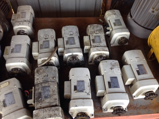 ขายมอเตอร์เกียร์ mitsubishi 1/4 HP. 380 V มีเบรคในตัวอัตราทด 1:10 - 3 ตัว / 1:15 - 2 ตัว / 1:25 - 2 ตัว สภาพสวย วิ่งนิ่ม