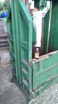 Sell> ขายแท่นอัดกระดาษ/อัดไฮดรอลิค พร้อมใช้งานครับ มอเตอร์ 3 แรง 3 เฟส กำแพงแสน นครปฐมครับ Sell> ขายแท่นอัดกระดาษ/อัดไฮดรอลิค พร้อมใช้งานครับ มอเตอร์ 3 แรง 3 เฟส กำแพงแสน นครปฐมครับ