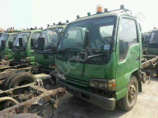 รถบรรทุก 6 ล้อ หัวเก๋ง+แซซซี  ยี่ห้อ ISUZU  รุ่น NKR (มีทั้งหมด 71 คัน)