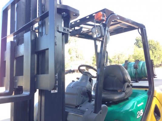 ขายโฟล์คลิฟท์ komatsu รุ่น16 ติดแก๊ส เสา3ม. 2.5ตัน