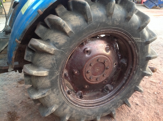 ปัญญาแทรคเตอร์มาแล้ว...จัดมาให้ครับ แชมป์ MX 6255 ตัวเปล่า ตามสภาพครับ