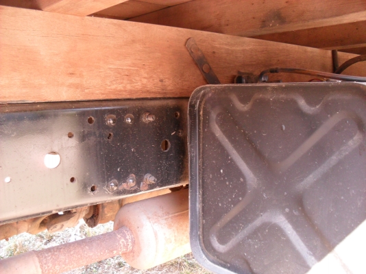 รถบรรทุก 6 ล้อกลาง