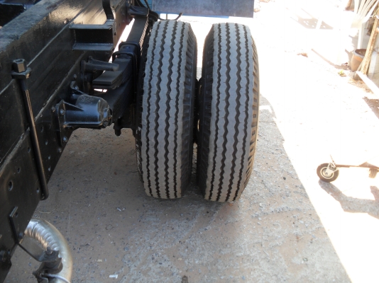 รถบรรทุกดัมพ์ 6 ล้อกลาง