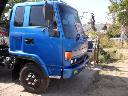 รถบรรทุกดัมพ์ 6 ล้อกลาง