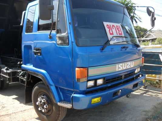 รถบรรทุกดัมพ์ 6 ล้อกลาง