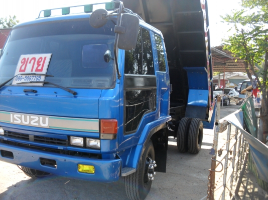 รถบรรทุกดัมพ์ 6 ล้อกลาง