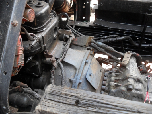 รถบรรทุกดัมพ์ 6 ล้อกลาง