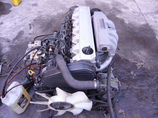 ขายเครื่องยนต์ดีเซล Nissan RD28 Auto สวยๆ