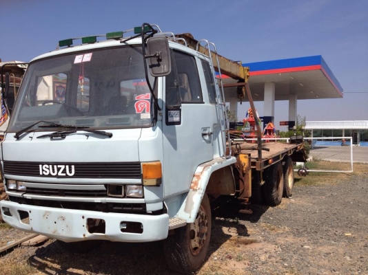 ขาย เทเลอร์ขึ้นขึ้นรถแม็คโค 560000 รถเกี่ยว590000 ราคาพร้อมทำสี ตกแต่งให้ใหม่ (คัซซีหน้ายาว)