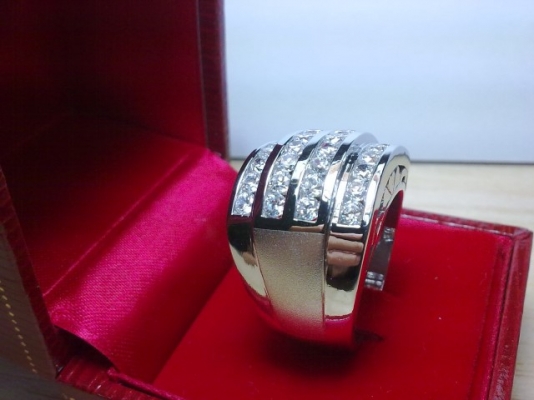 ขายแหวนเงินชุบทองขาวประดับเพชรcz