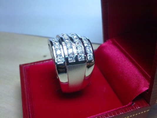 ขายแหวนเงินชุบทองขาวประดับเพชรcz