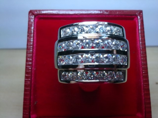 ขายแหวนเงินชุบทองขาวประดับเพชรcz