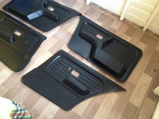 ขายแผงประตู BMW e30 4ประตู หนังดำ 4ชิ้น กิฟล็อกครบพร้อมมือจับ สภาพดีเอาไปใสได้เลยคับ. ราคา2900บาท โทร0875077464โส กทม