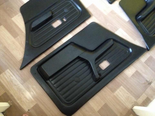 ขายแผงประตู BMW e30 4ประตู หนังดำ 4ชิ้น กิฟล็อกครบพร้อมมือจับ สภาพดีเอาไปใสได้เลยคับ. ราคา2900บาท โทร0875077464โส กทม