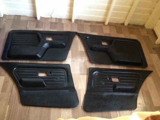 ขายแผงประตู BMW e30 4ประตู หนังดำ 4ชิ้น กิฟล็อกครบพร้อมมือจับ สภาพดีเอาไปใสได้เลยคับ. ราคา2900บาท โทร0875077464โส กทม