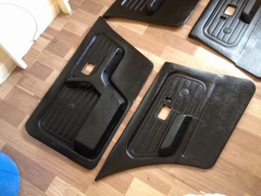 ขายแผงประตู BMW e30 4ประตู หนังดำ 4ชิ้น กิฟล็อกครบพร้อมมือจับ สภาพดีเอาไปใสได้เลยคับ. ราคา2900บาท โทร0875077464โส กทม