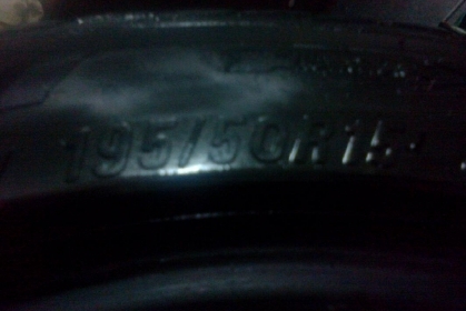 เศษยาง\% 195 50 R15ปี3810 1คู่ดอกยังพอใช้ไม่ปะไม่บวม