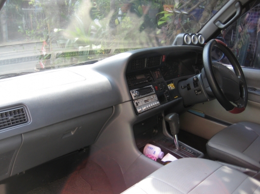 ขายรถตู้ปี 2003 vip เต็ม เบาะ 9 2jz แก๊สหัวฉีด แม็ค17 ยางดี ช่างล่างดี