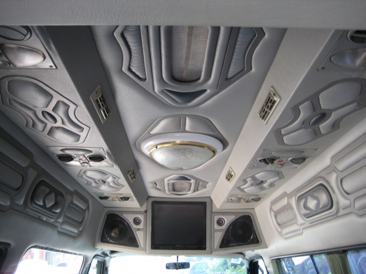 ขายรถตู้ปี 2003 vip เต็ม เบาะ 9 2jz แก๊สหัวฉีด แม็ค17 ยางดี ช่างล่างดี