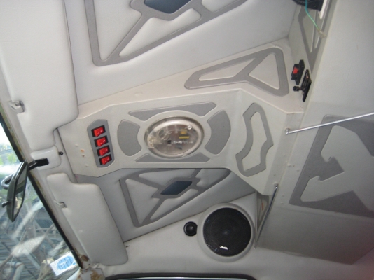 ขายรถตู้ปี 2003 vip เต็ม เบาะ 9 2jz แก๊สหัวฉีด แม็ค17 ยางดี ช่างล่างดี