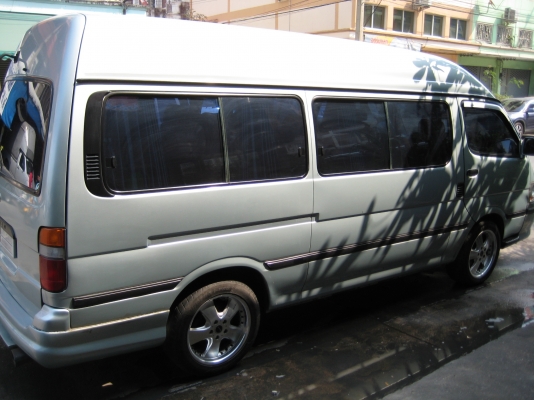 ขายรถตู้ปี 2003 vip เต็ม เบาะ 9 2jz แก๊สหัวฉีด แม็ค17 ยางดี ช่างล่างดี