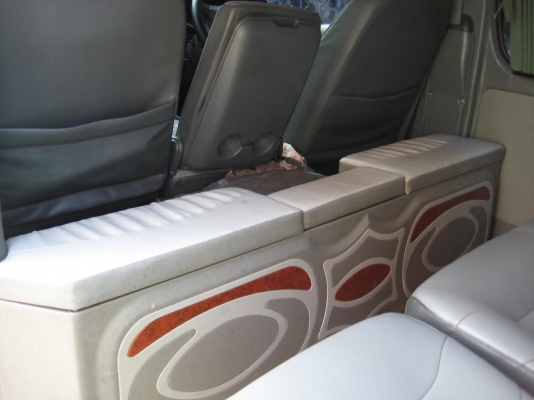 ขายรถตู้ปี 2003 vip เต็ม เบาะ 9 2jz แก๊สหัวฉีด แม็ค17 ยางดี ช่างล่างดี