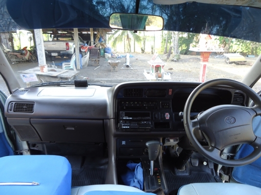 รถตู้  Toyota commuter  หลังคาสูง ช่วงยาว  ขับดี ประหยัด เอกสารพร้อมโอน