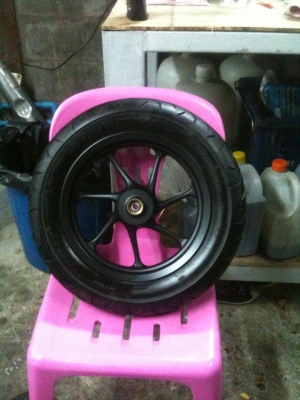 ขายล้อแม็ก ZOOMER ใหม่ๆเลยครับ