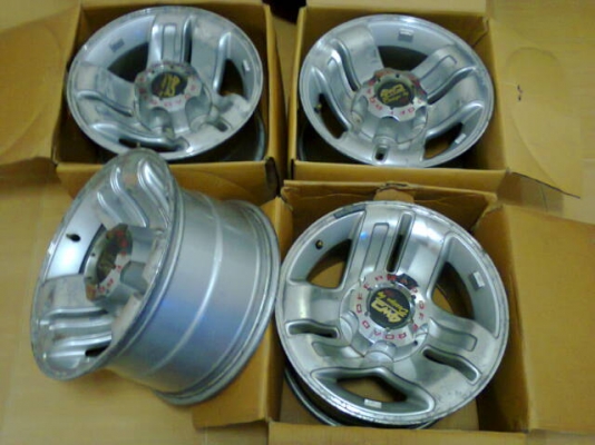 แม็ก 4X4 R15X8.5 ET-5 6/139 JAPAN เดิมๆขอบหนาไม่มีซ่อมเกือบใหม่เก่าเก็บ1ชุดฝาครบสวยๆ แม็ก 4X4 R15X8.5 ET-5 6/139 JAPAN เดิมๆขอบหนาไม่มีซ่อมเกือบใหม่เก่าเก็บ1ชุดฝาครบสวยๆ
