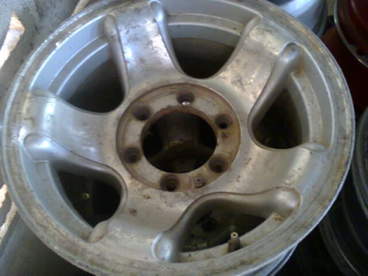 แม็ก4x4 เดิมๆ R15X8.5  6/139 ไร้ซ่อมใช้น้อยเก่าๆเก็บนานครับไม่คดดุ้ง(รับประกันทุกชุด)