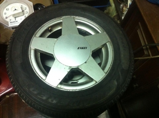 ขายล้อENKEIแท้ สภาพเดิมๆ สวยๆ ขอบ13 4รู100 พร้อมยางทั้งชุด ราคา 2000 บาท สนใจ 0814097 56 4