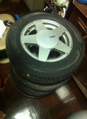 ขายล้อENKEIแท้ สภาพเดิมๆ สวยๆ ขอบ13 4รู100 พร้อมยางทั้งชุด ราคา 2000 บาท สนใจ 0814097 56 4