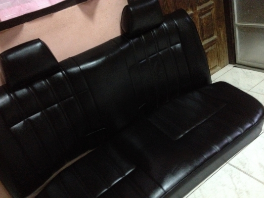 ขายเบาะหนัง ด้านหลัง2ชิ้น สีดำ BMW e30 สภาพสวย ราคา2000บาท โทร0975077464โส กทม