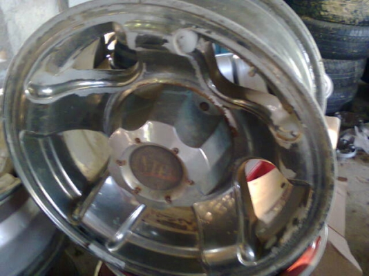 15x7 6/139 ขอบเงาฝาครบชุดนี้สวยๆครับ