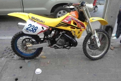 ธารนนทบุรี//ขายรถแข่ง suzuki rm250 สวยๆแรงๆเครื่องแห้งๆ รถอินวอยท์+พรบ ราคา55,000บาท