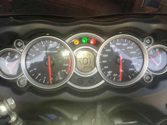 ธารนนทบุรี//ขาย suzuki hayabuza1300 ปี2008 สวยๆเดิมๆวิ่งมา8xxx  รถอินวอยท์+พรบ ราคา350,000บาท