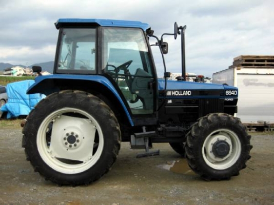 ใช้ฟอร์ด 6640 รถแทรกเตอร์