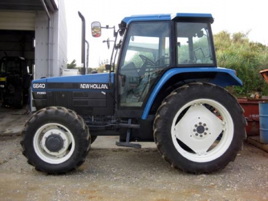 ใช้ฟอร์ด 6640 รถแทรกเตอร์