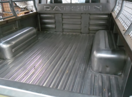 ลูกกระบะสแตนเลส  Datsun ช้างเหยียบ