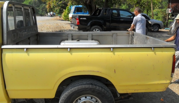 ลูกกระบะสแตนเลส  Datsun ช้างเหยียบ