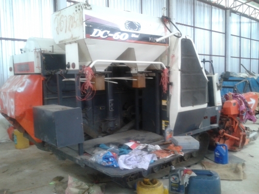 ขายรถเกี่ยวข้าว KUBOTA DC60 สภาพพร้อมใช้