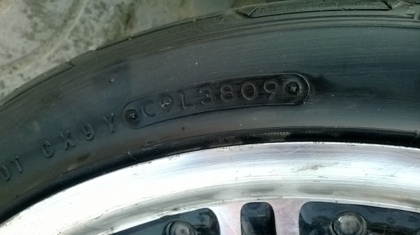 ขายยาง235 35 19NITTO คู่ละ2200 ขายยาง235 35 19NITTO คู่ละ2200