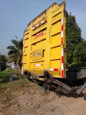 ลิฟท์ยกของท้ายรถบรรทุก (ถอดจาก6ล้อใหญ่)ราคาชุดละ25000 บาท มี3ชุด