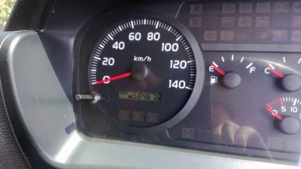 รถฮีโน่ 6 ล้อดั้ม 150 แรงม้า. ปี 55  สนใจติดต่อ 081 - 6079515