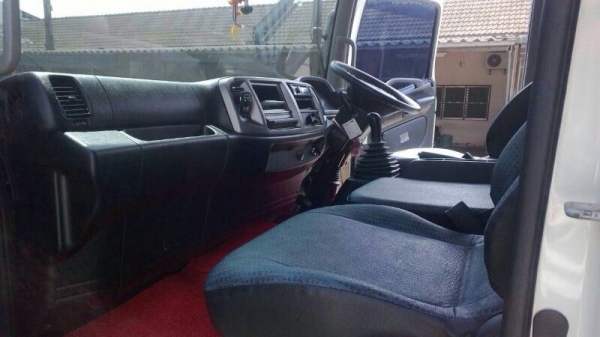 รถฮีโน่ 6 ล้อดั้ม 150 แรงม้า. ปี 55  สนใจติดต่อ 081 - 6079515